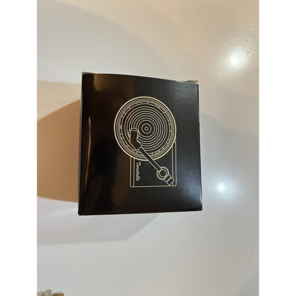 Retro Car Record Player Perfume Air Freshner Aromatherapy Phonograph Air Fresh - Picture 5 of 6